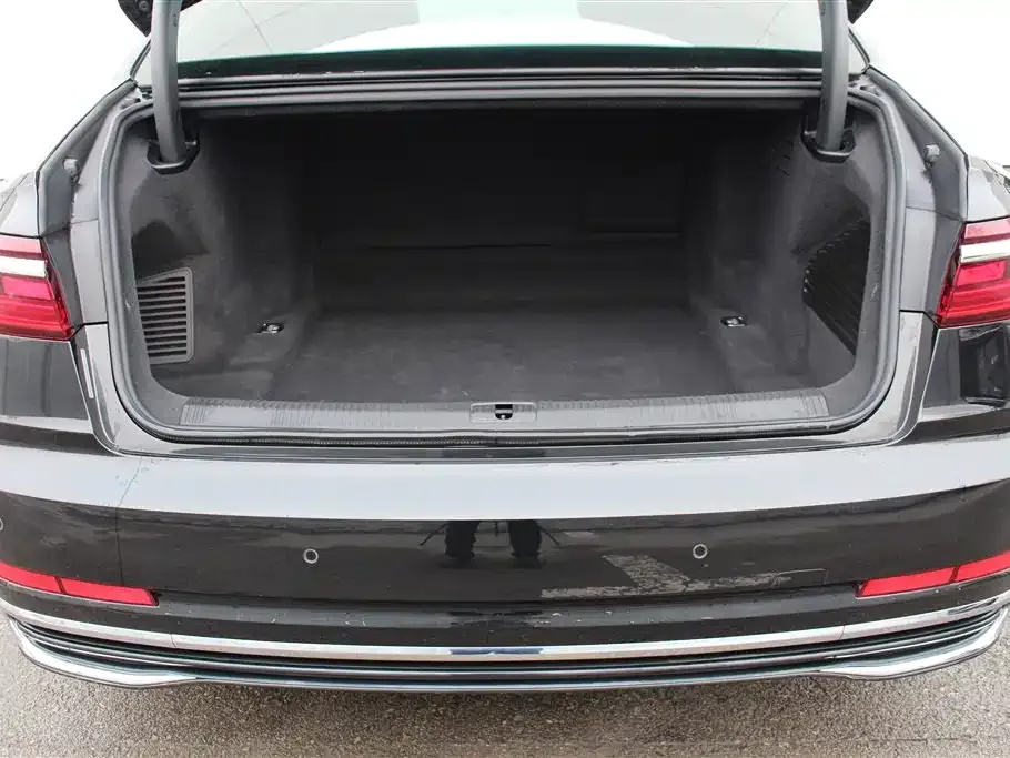Audi A8 2023 из CN, фото 3