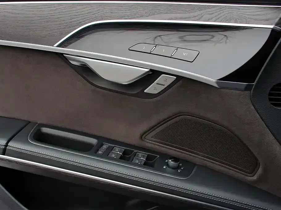 Audi A8 2023 из CN, фото 8