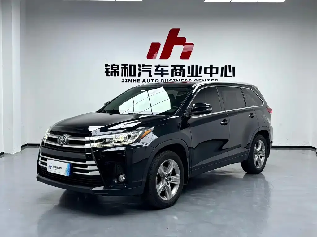 Toyota Highlander — фото 1