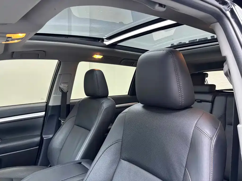 Toyota Highlander — фото 10