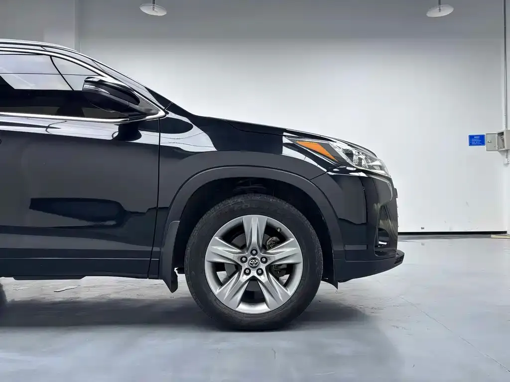 Toyota Highlander — фото 2