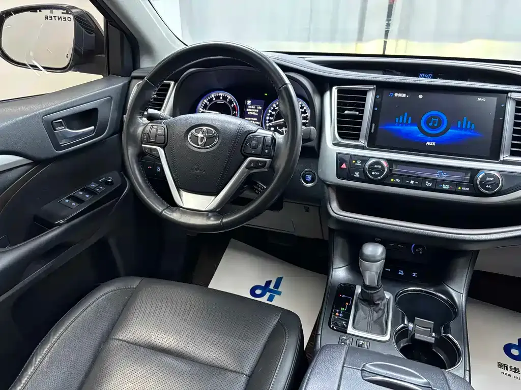 Toyota Highlander — фото 7