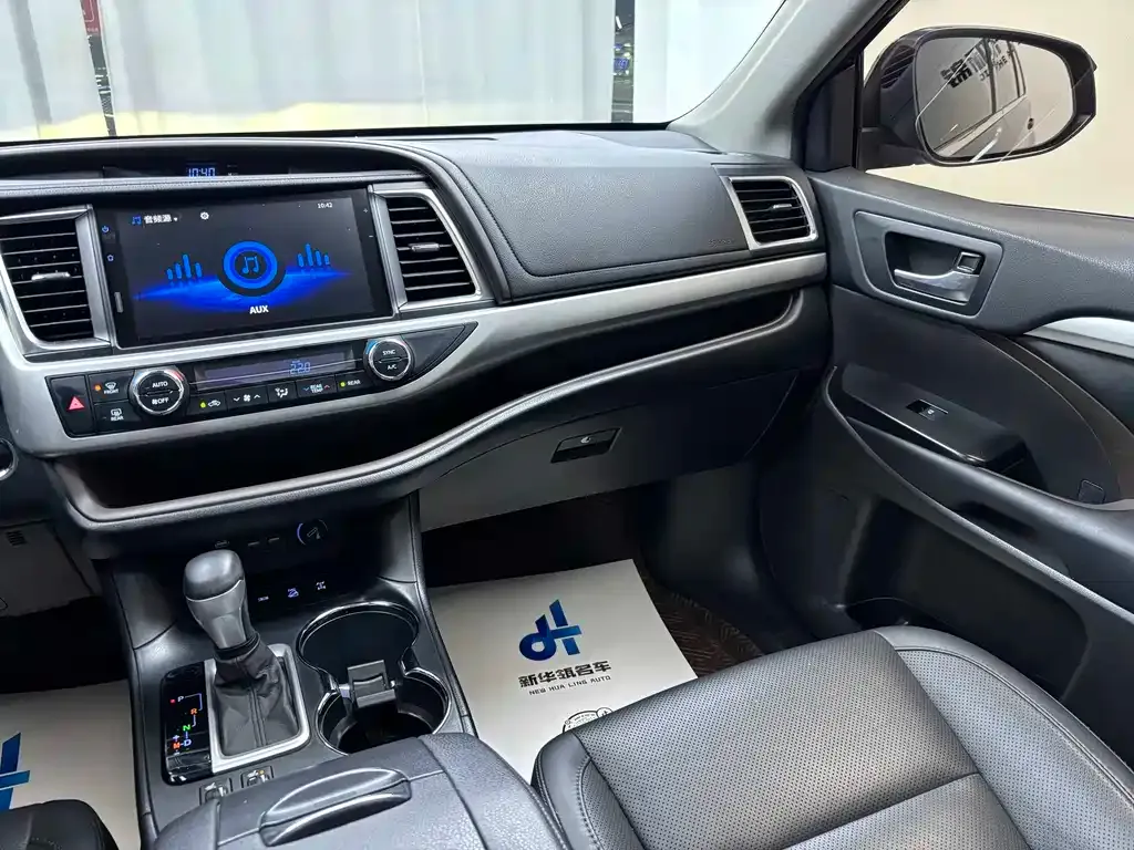 Toyota Highlander — фото 5