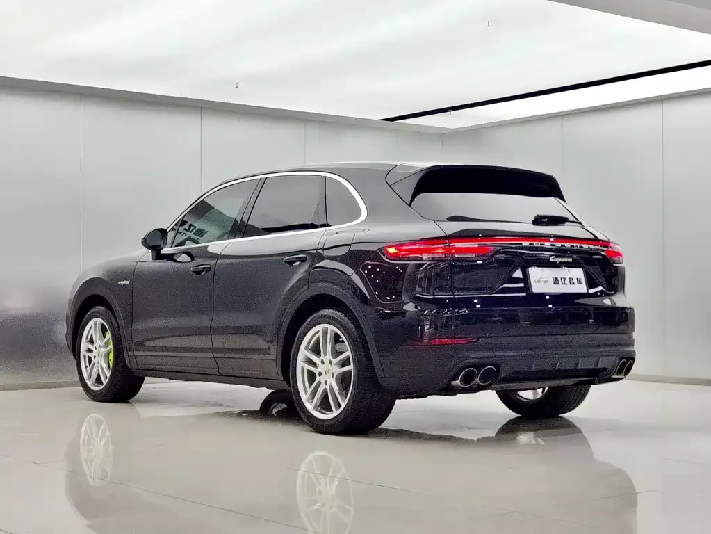 Porsche Cayenne Hybrid — фото 10
