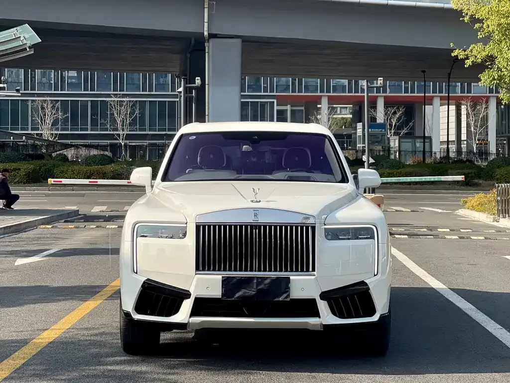 Rolls-Royce Cullinan — фото 1
