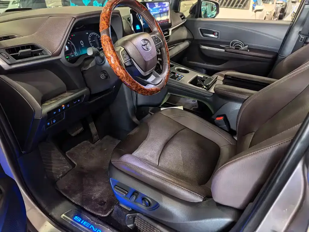 Toyota Sienna 2022 из CN, фото 4
