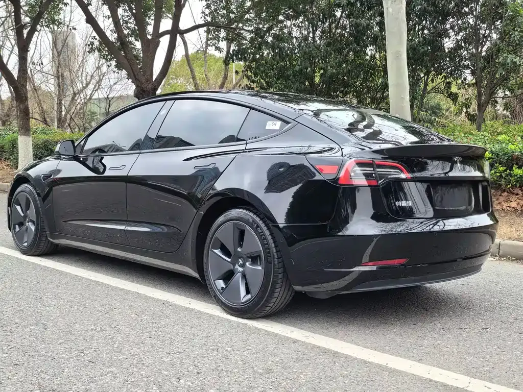 Tesla Model 3 — фото 7