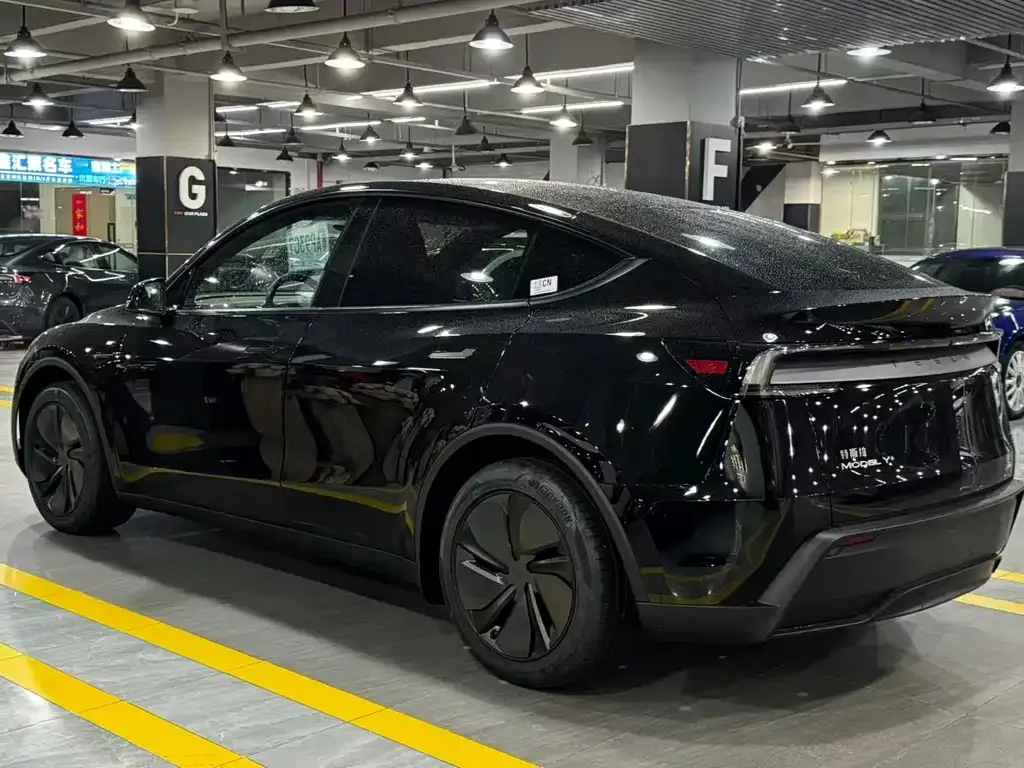 Tesla Model Y — фото 7