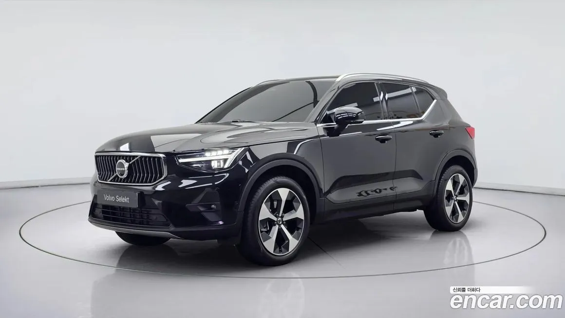 Volvo XC40 — фото 1