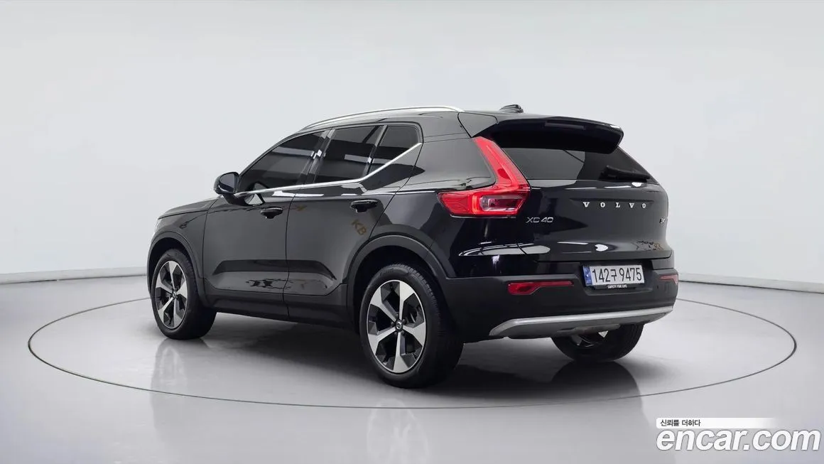 Volvo XC40 — фото 3