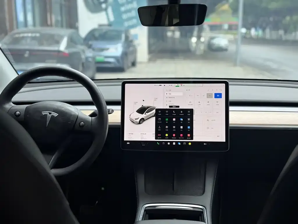 Tesla Model Y — фото 8