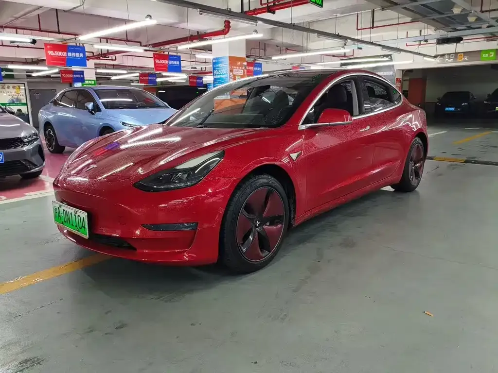 Tesla Model 3 — фото 1