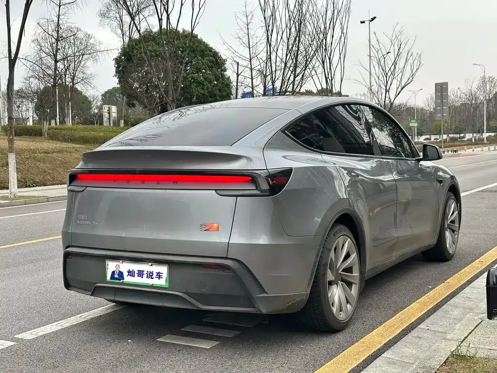 Tesla Model Y — фото 7