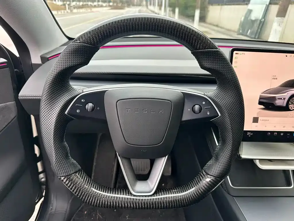 Tesla Model Y — фото 10