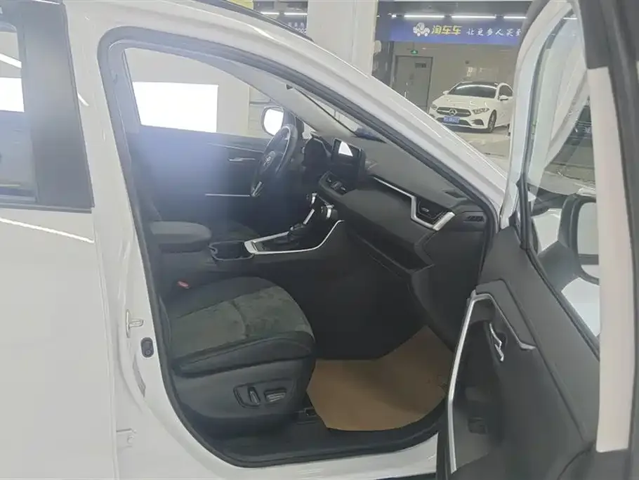 Toyota RAV4 2023 из CN, фото 3