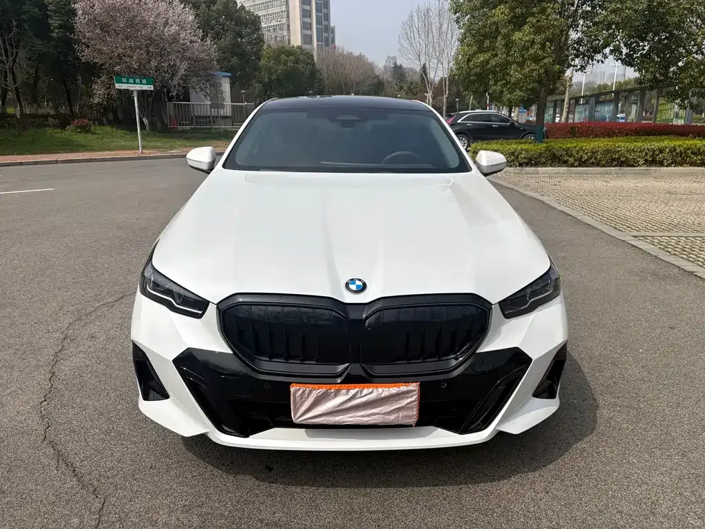 BMW 5 Series — фото 10