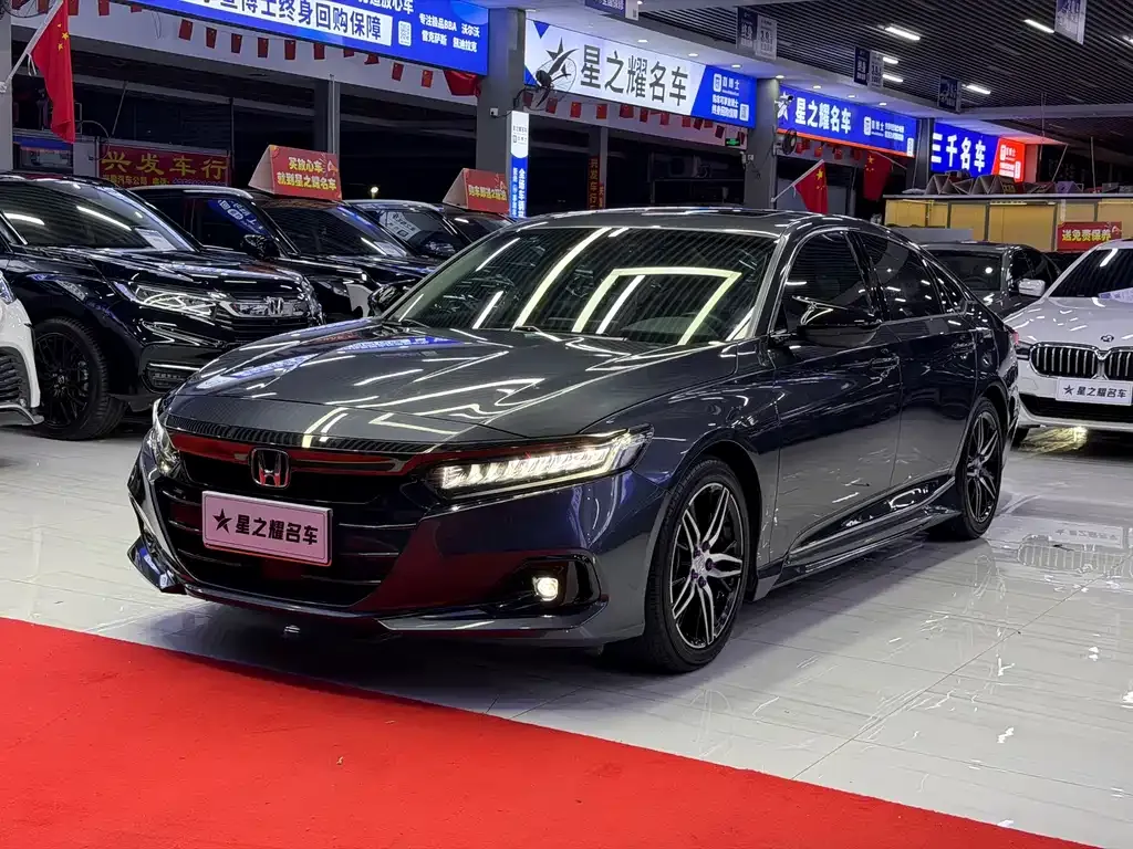 Honda Accord — фото 1