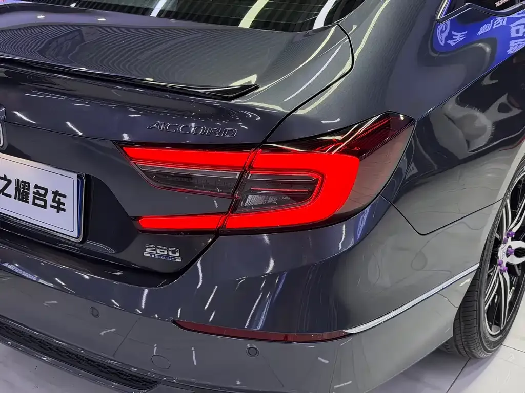Honda Accord — фото 10