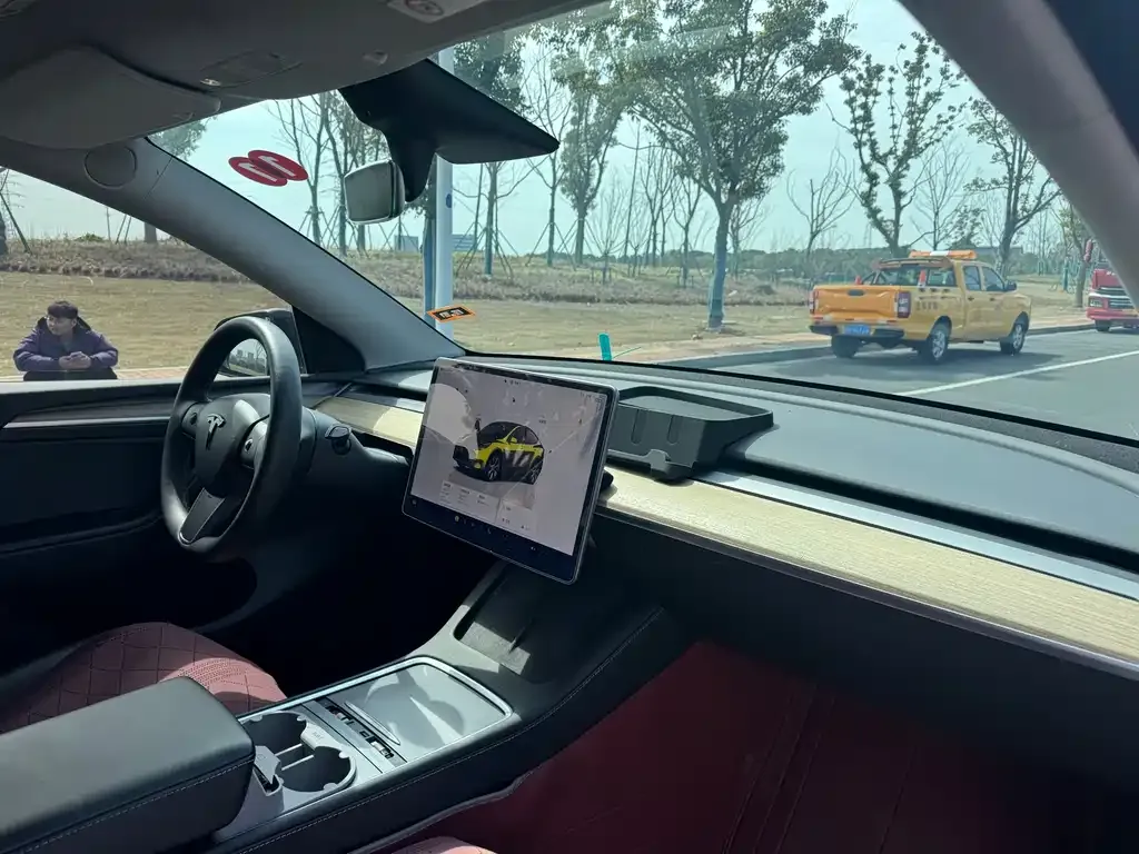 Tesla Model Y 2023 из CN, фото 3
