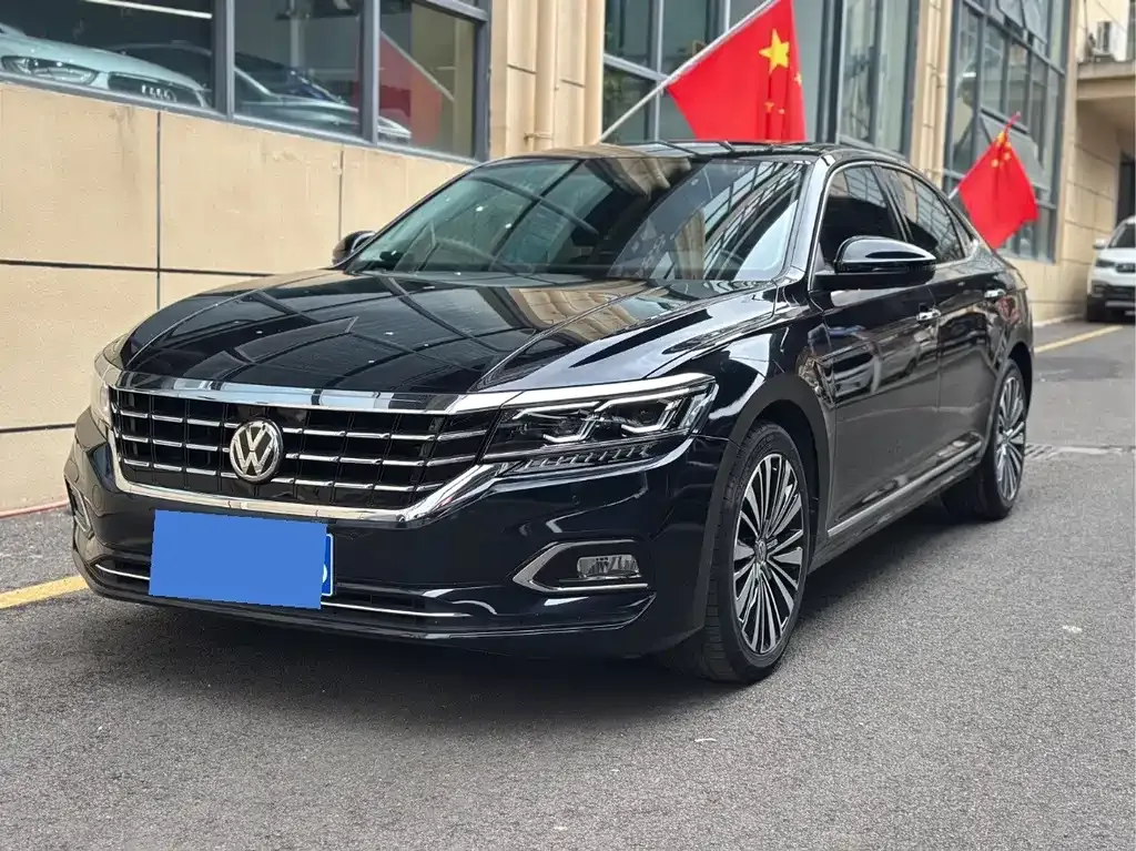 Volkswagen Passat — фото 1