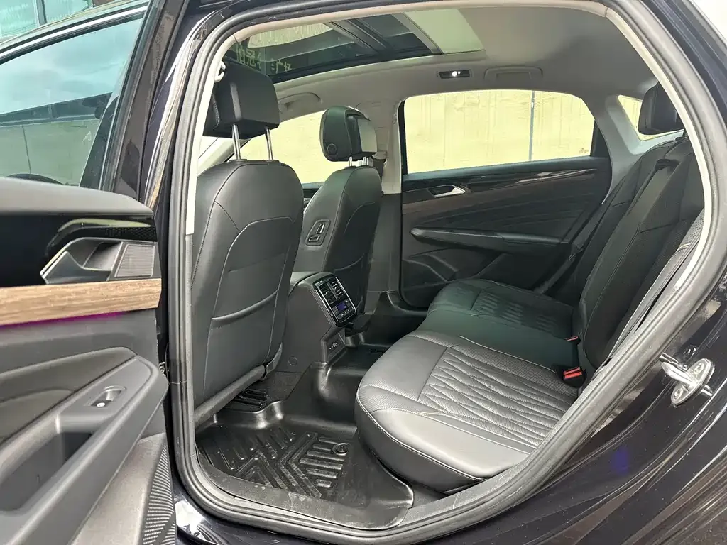 Volkswagen Passat — фото 6