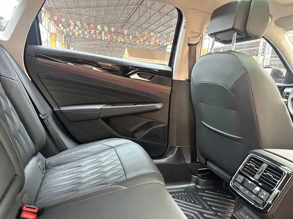 Volkswagen Passat — фото 7