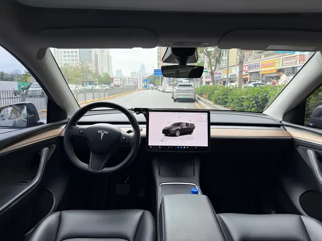 Tesla Model Y — фото 4