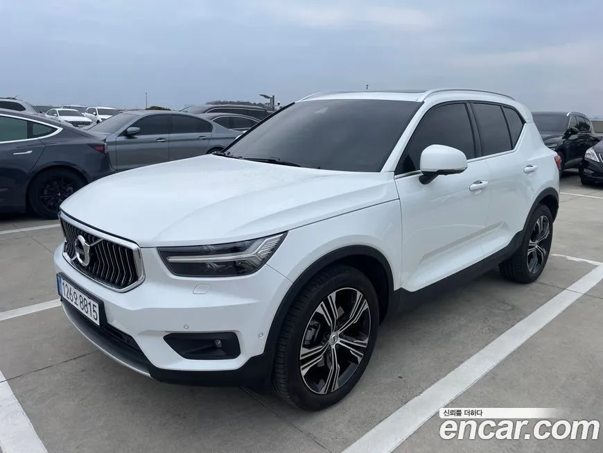 Volvo XC40 — фото 10
