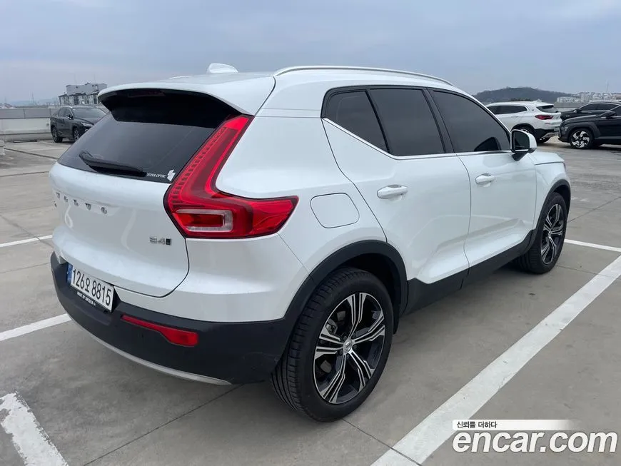 Volvo XC40 — фото 7