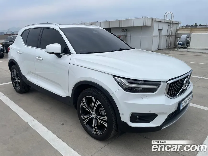 Volvo XC40 — фото 3