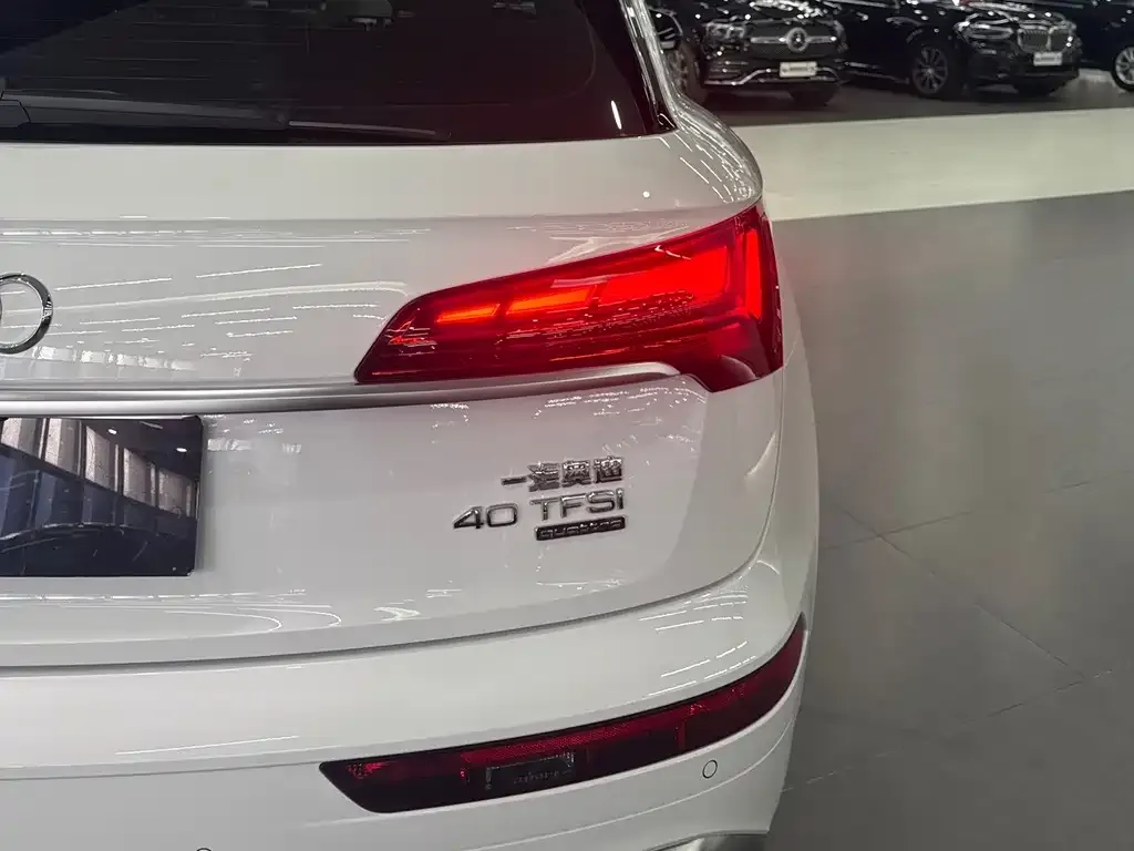 Audi Q5L — фото 10