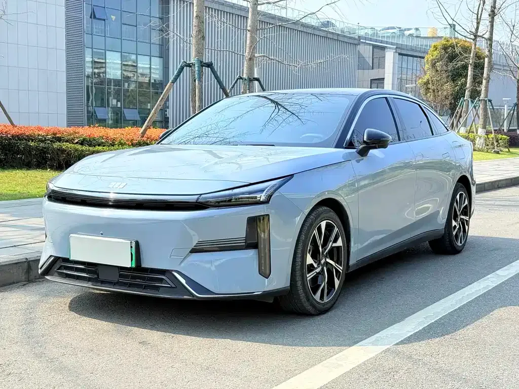 Geely Galaxy L6 — фото 1