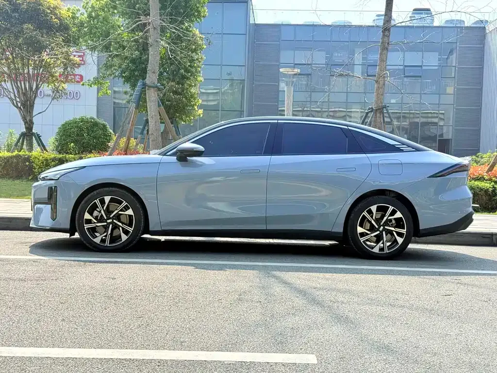 Geely Galaxy L6 — фото 9
