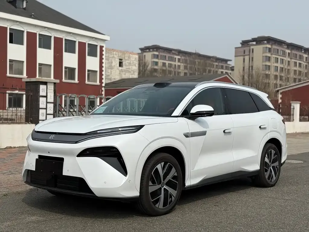 BYD Tang L — фото 1