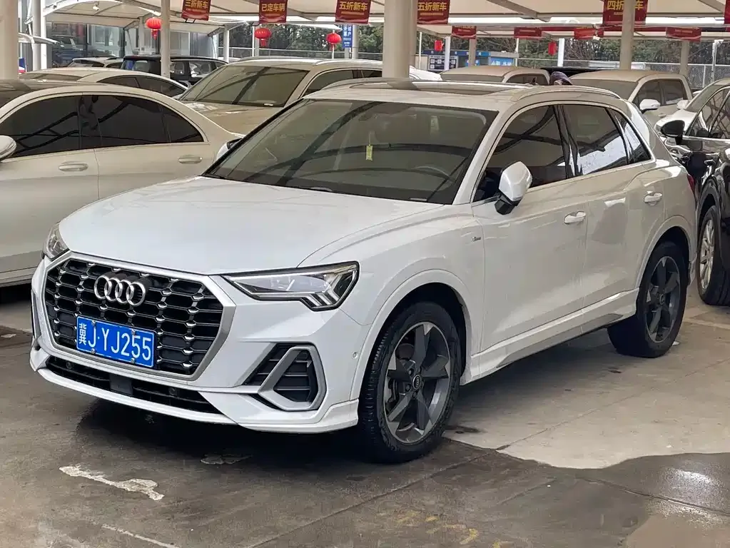 Audi Q3 — фото 1
