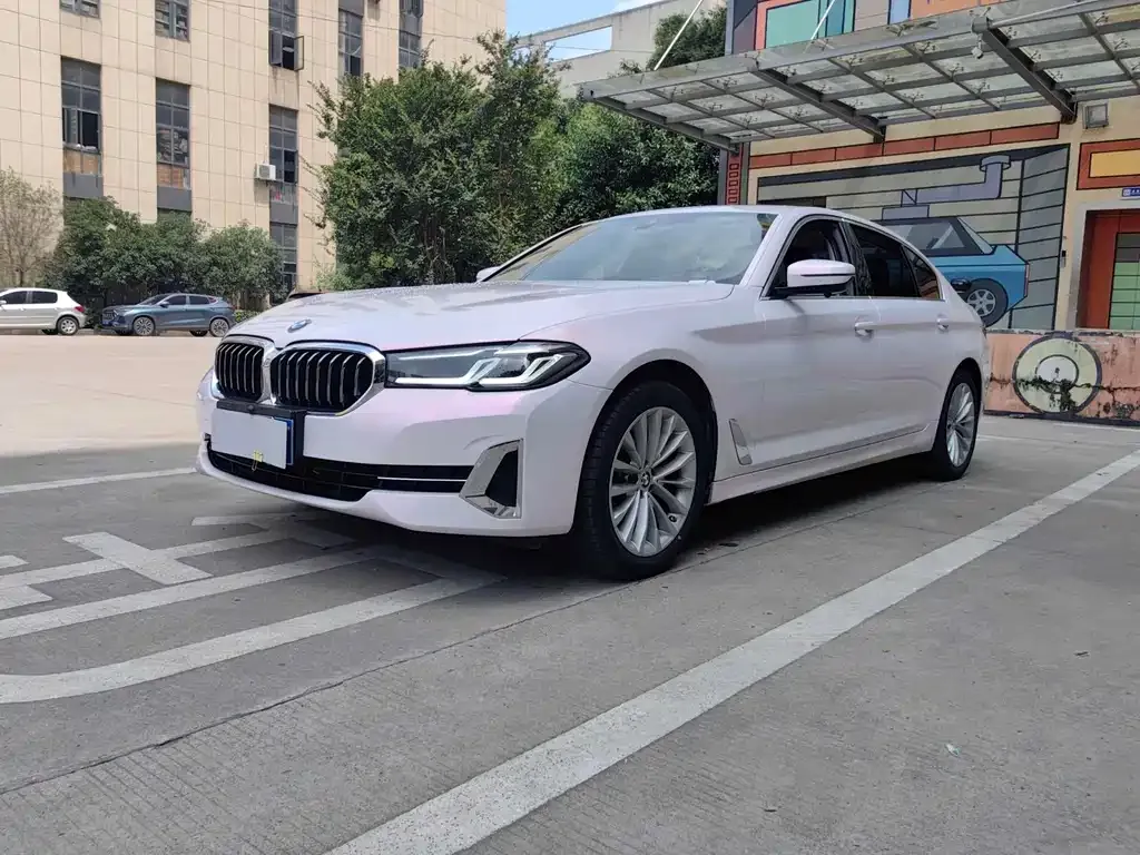 BMW 5 Series — фото 1