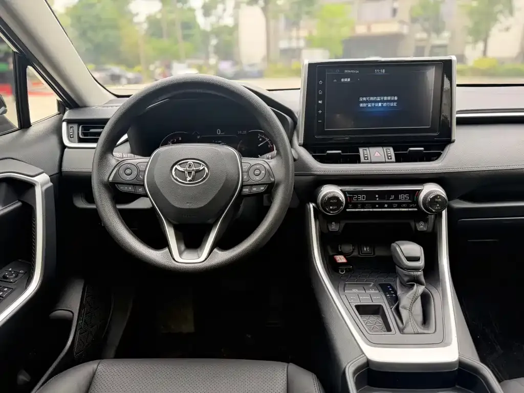 Toyota RAV4 — фото 9
