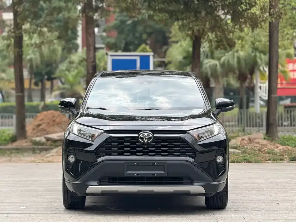 Toyota RAV4 — фото 3