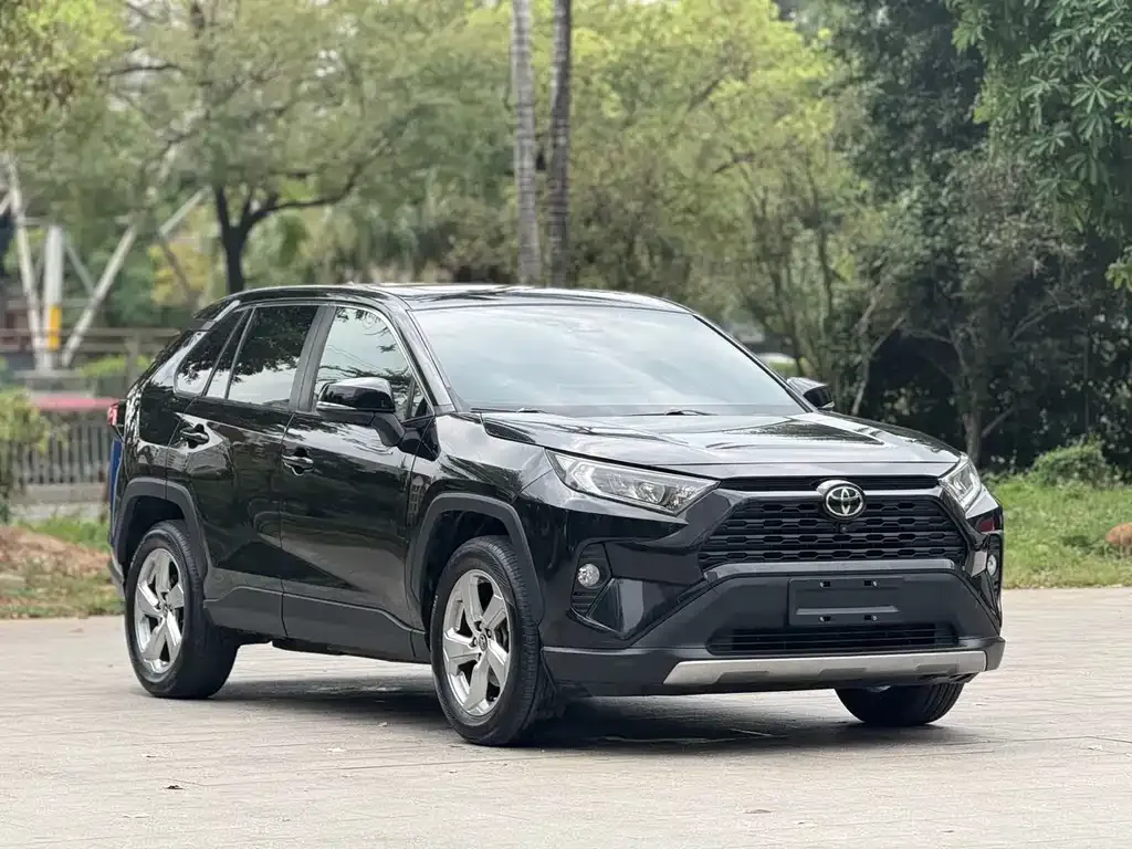 Toyota RAV4 — фото 10