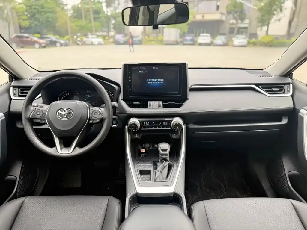 Toyota RAV4 — фото 6