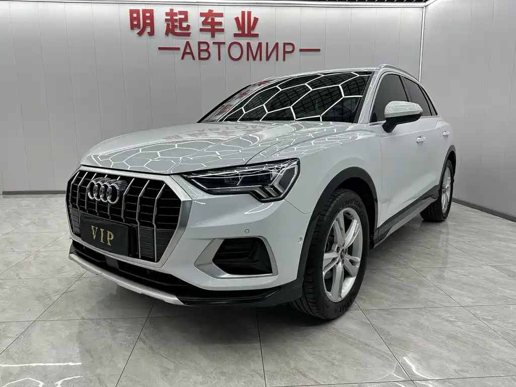 Audi Q3 — фото 1