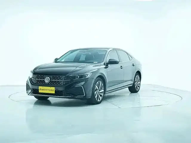 Volkswagen Passat — фото 1