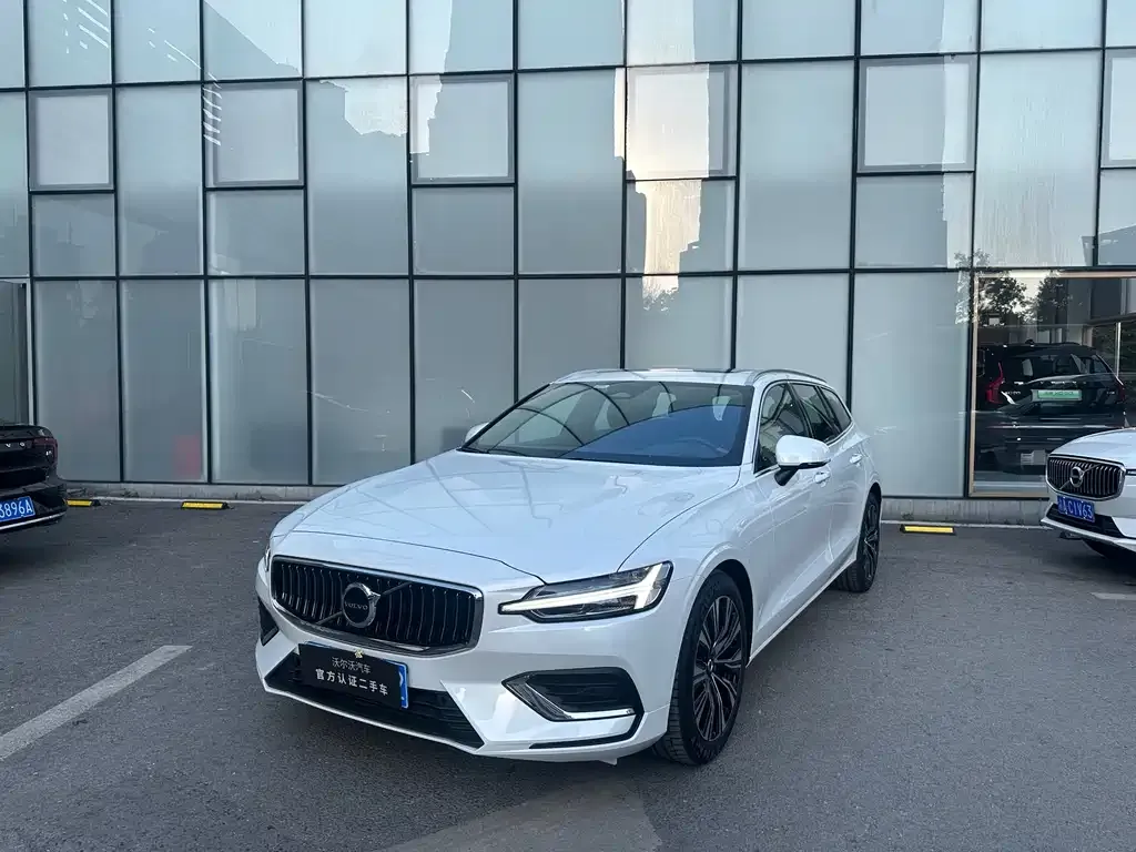 Volvo V60 — фото 1