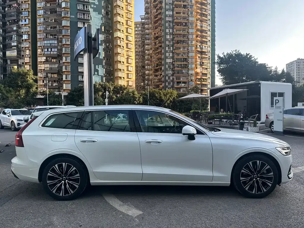 Volvo V60 — фото 7