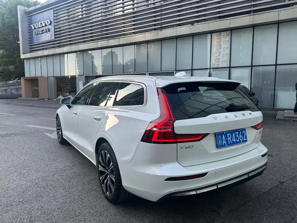 Volvo V60 — фото 10