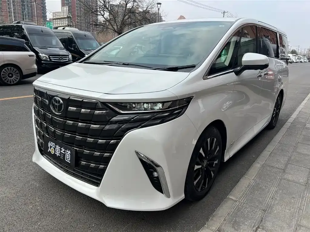 Toyota Alphard 2023 из CN, фото 1