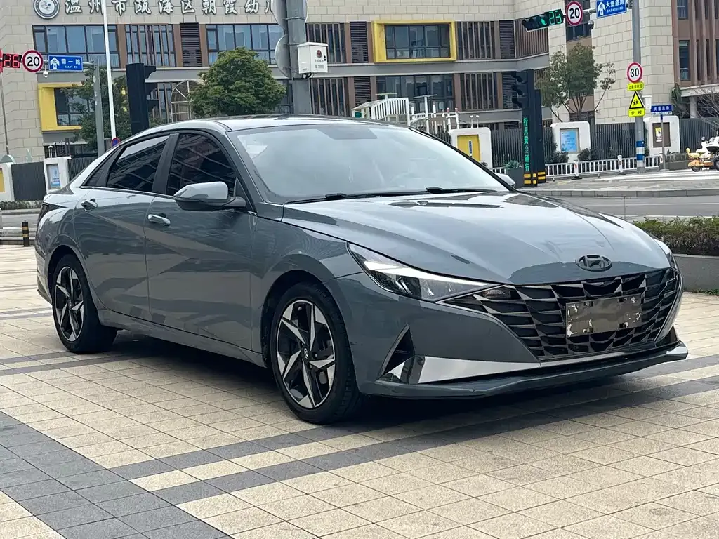 Hyundai Elantra — фото 7