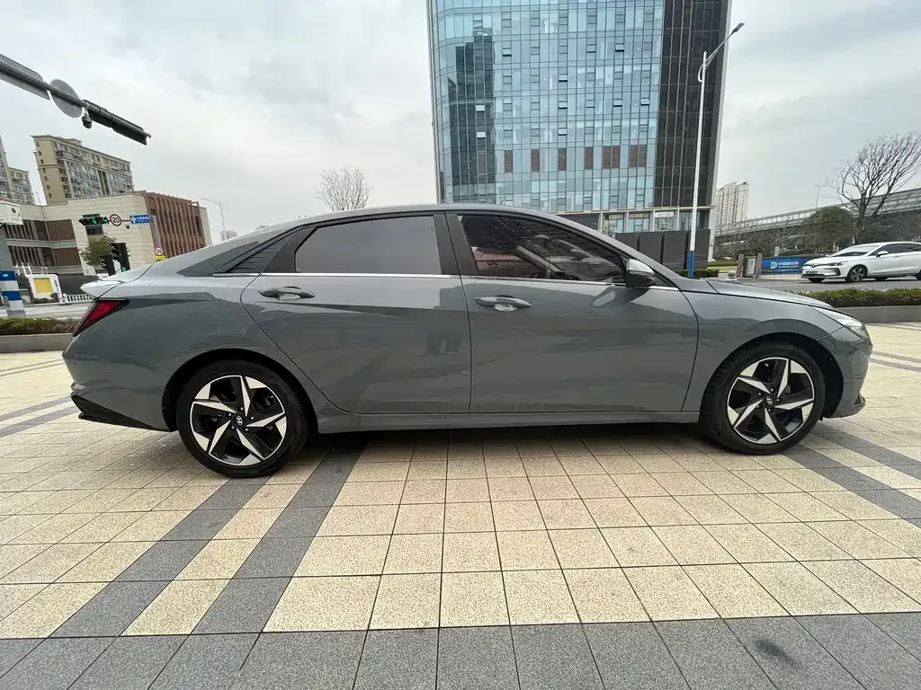 Hyundai Elantra — фото 10