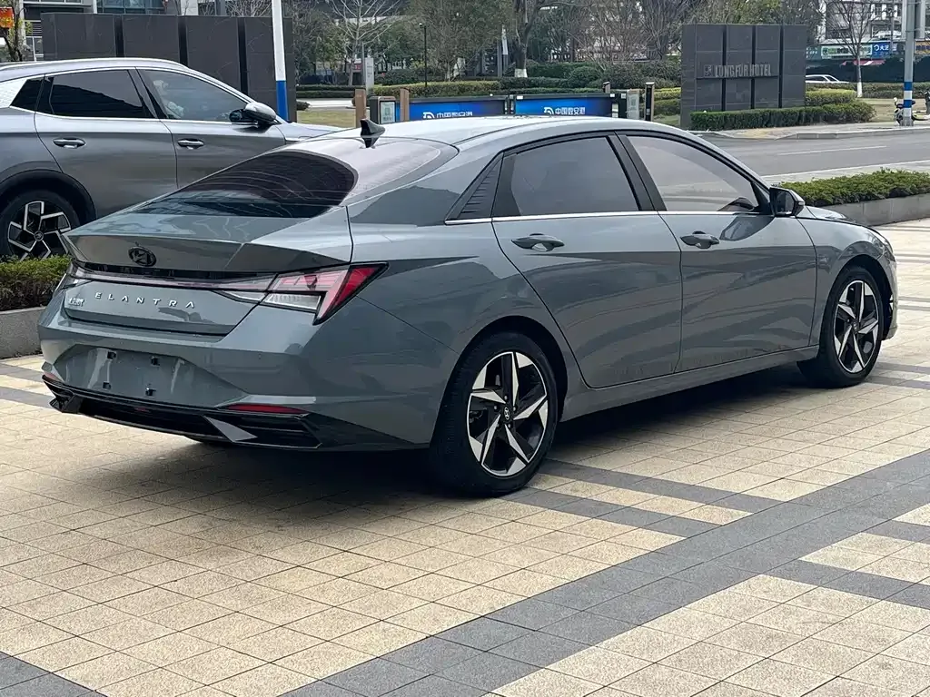 Hyundai Elantra — фото 9