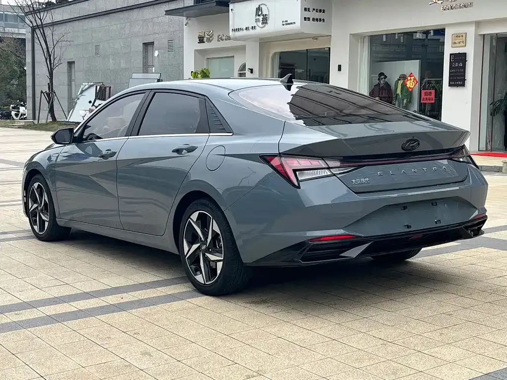 Hyundai Elantra — фото 2